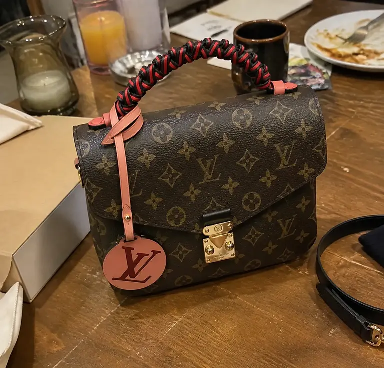 2019 Monogram Canvas Pochette Metis M43984 photo review