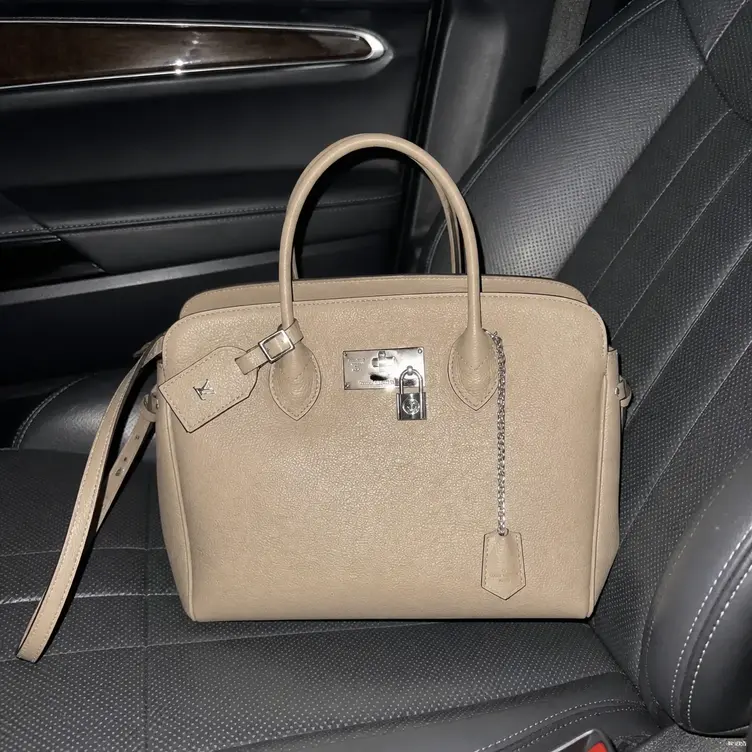 2019 Veau Nuage Milla MM Handbag-Tourterelle M51685 photo review