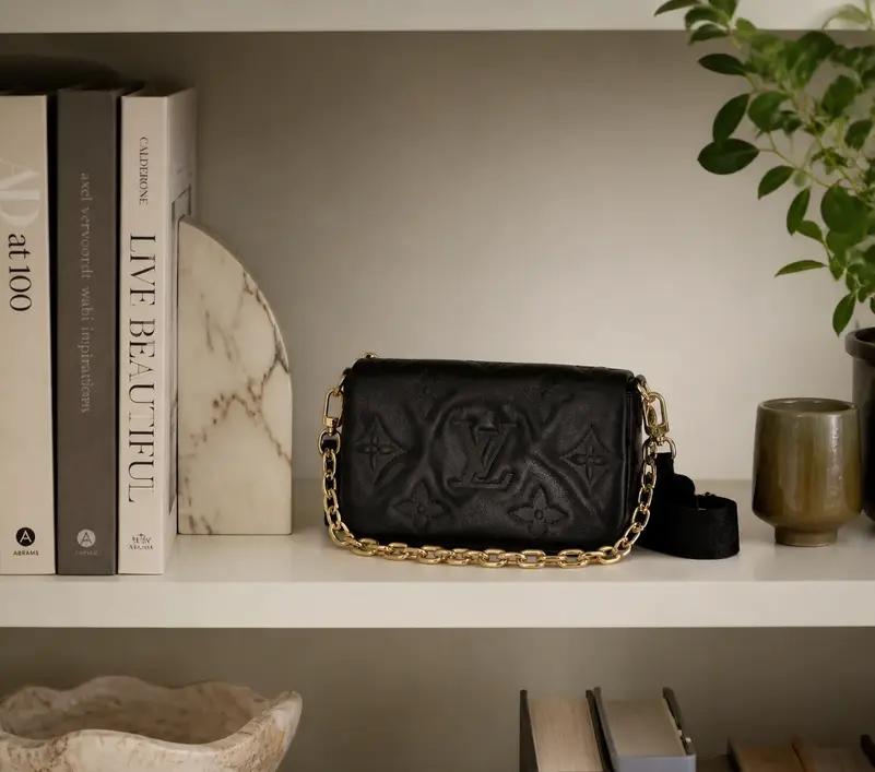 BUBBLEGRAM WALLET ON STRAP WALLET M81398 photo review