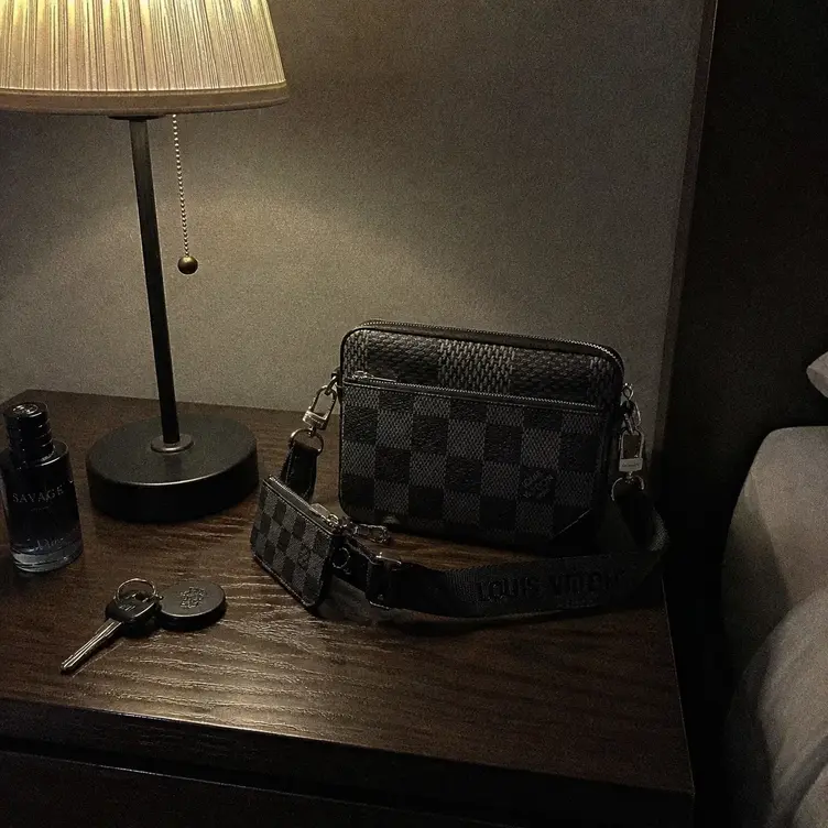 Damier Graphite TRIO MESSENGER N50017 photo review