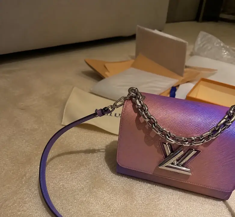 Epi Twist MM Handbag M59894 photo review