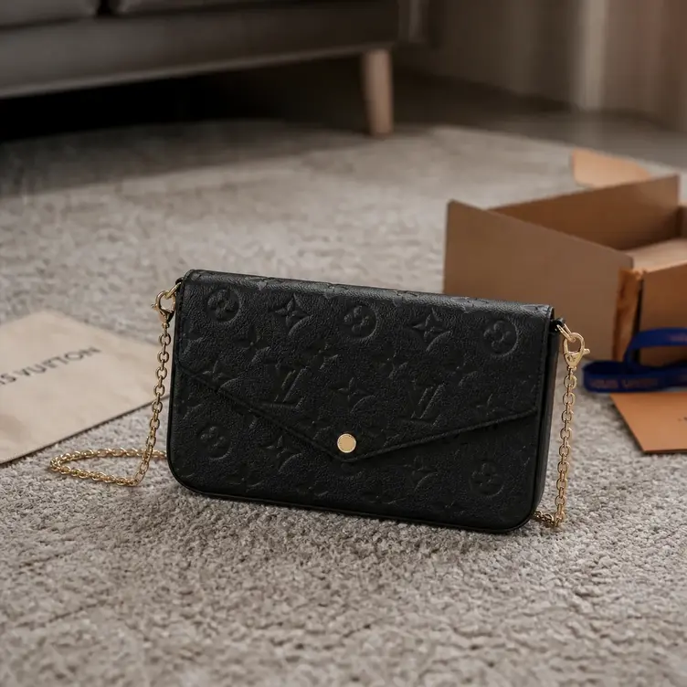 Felicie Pochette M82477 photo review
