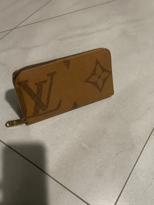 Giant Monogram Reverse Zippy Wallet M69353 photo review