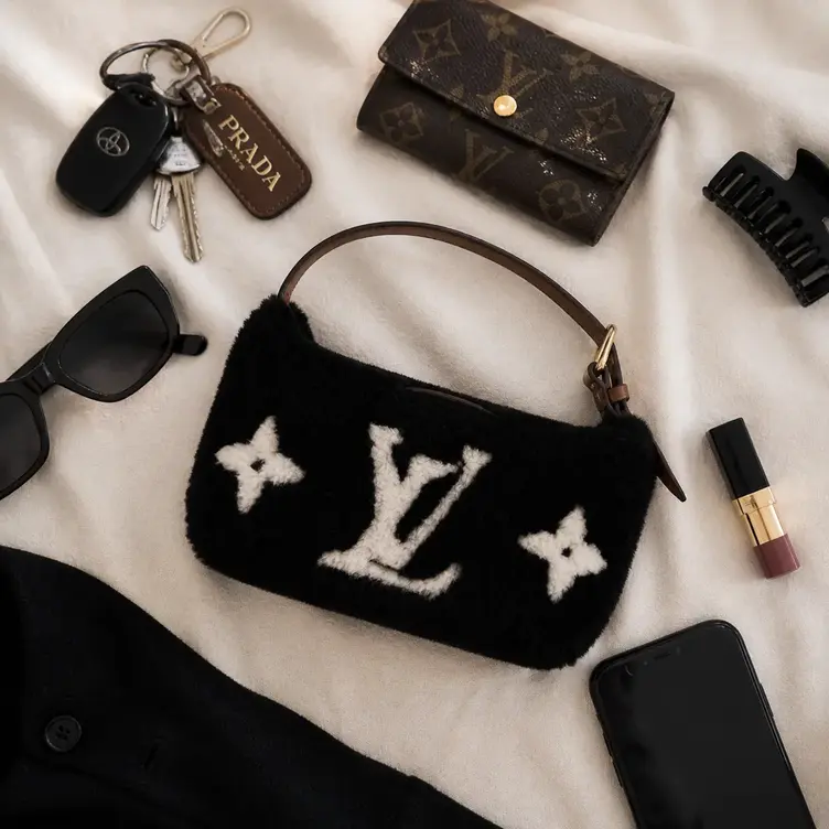 Hills Pochette M11920 photo review