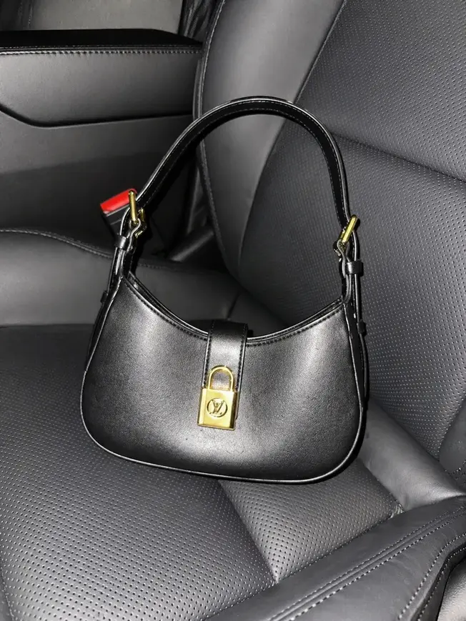 Low Key Shoulder Bag M24611 photo review