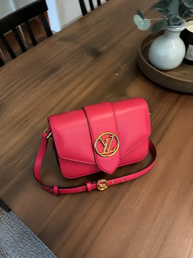 LV Circle LV Pont 9-Dahlia Pink M55949 photo review