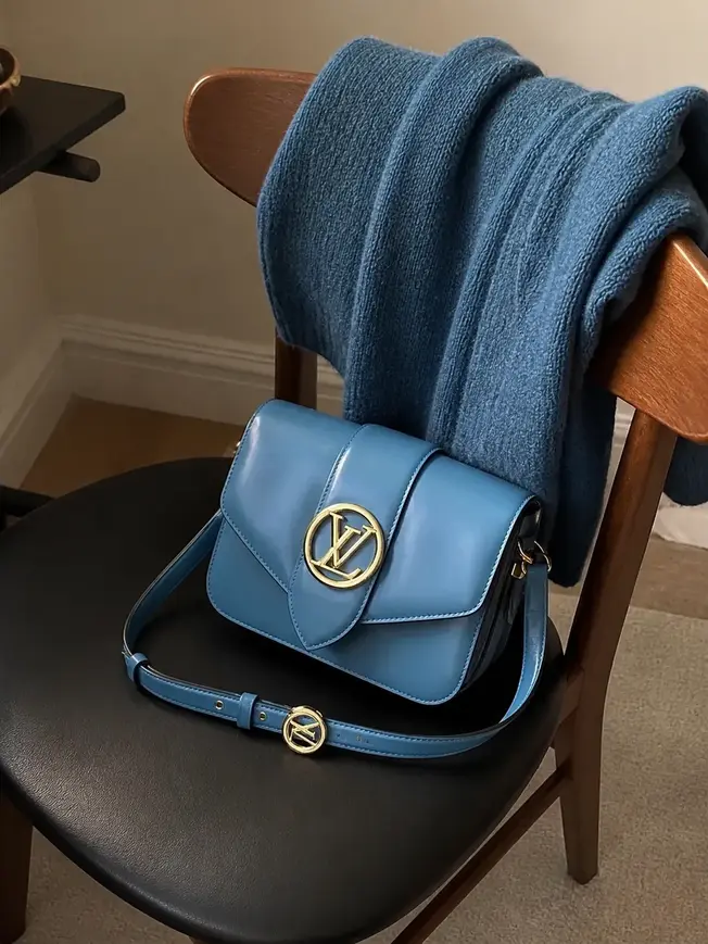 LV Circle LV Pont 9-Storm Blue M55947 photo review