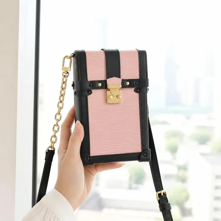 M67872 Epi Vertical Trunk Pochette M67872 photo review