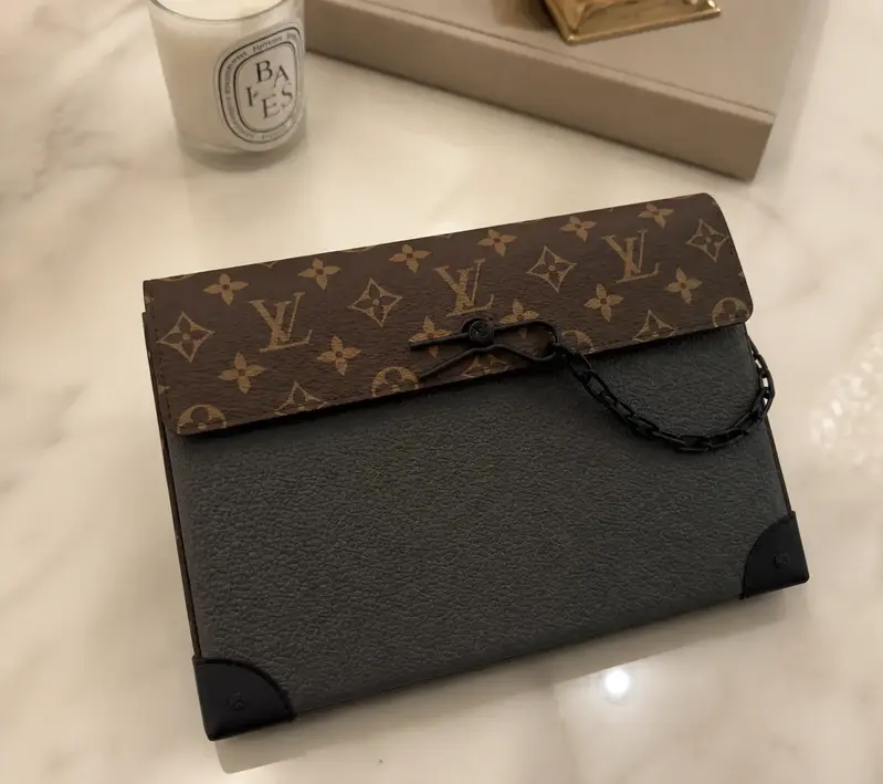 Men Pochette Voyage Steamer M30583 photo review