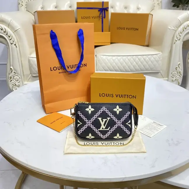 Monogram Empreinte Broderies Mini Pochette Accessoires M81140 photo review