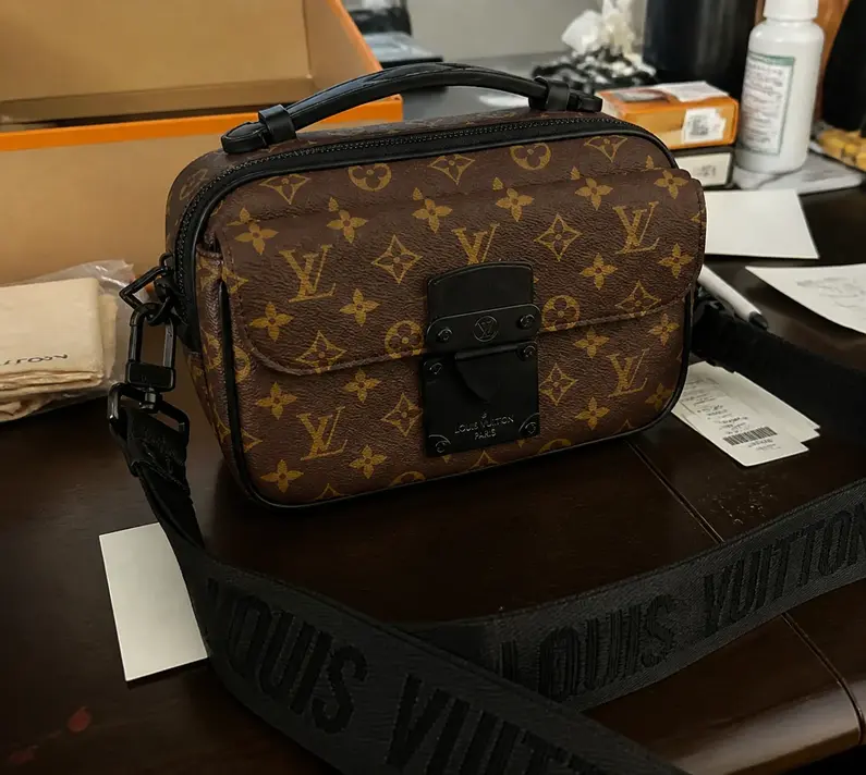 Monogram Macassar S Lock Messenger M45806 photo review