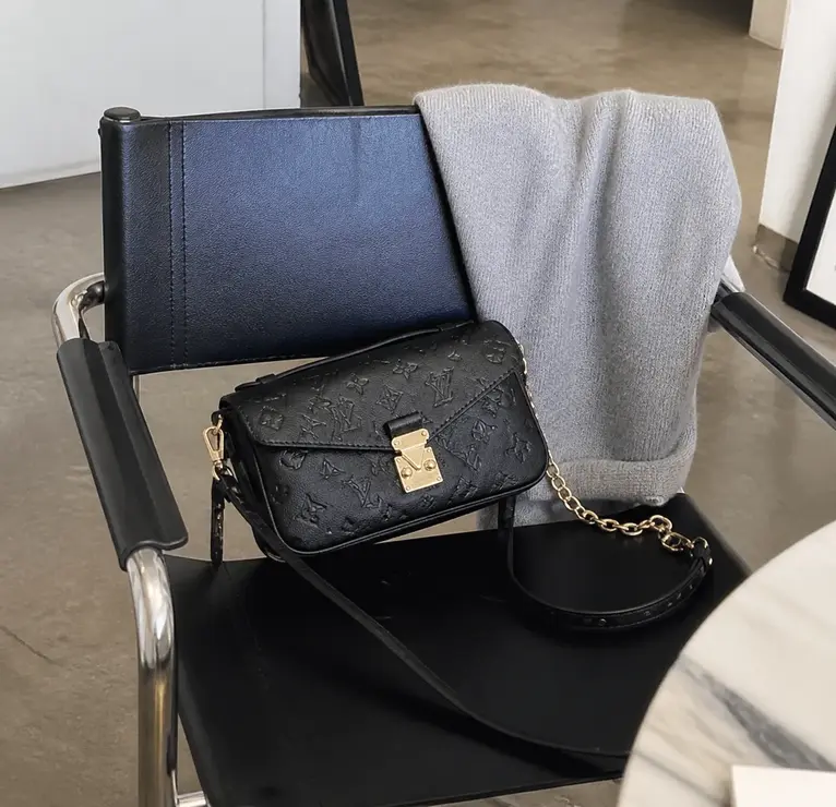 Pochette Metis East West M11998 photo review