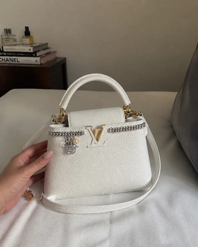 Taurillon Capucines BB-White M53245 photo review
