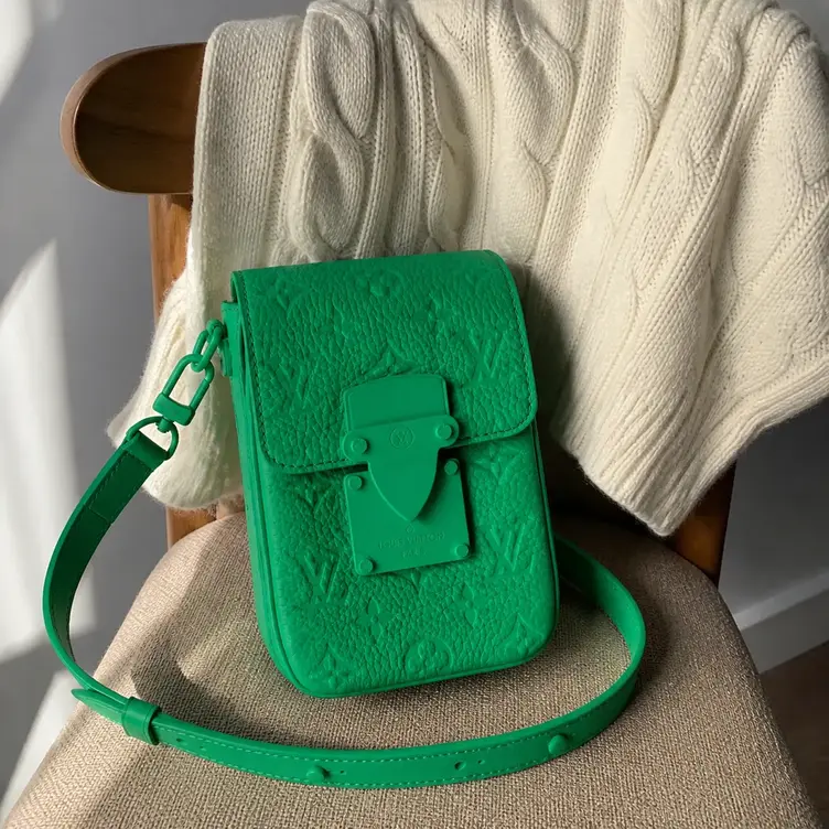 Taurillon Monogram S-Lock Vertical Wearable Wallet M81525 photo review