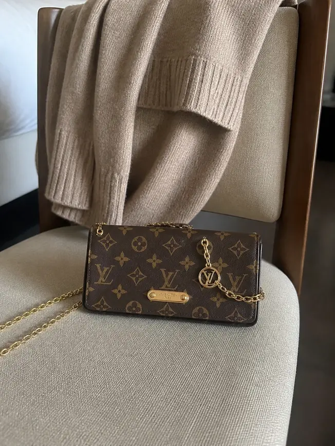 Wallet On Chain Lily M82509 photo review