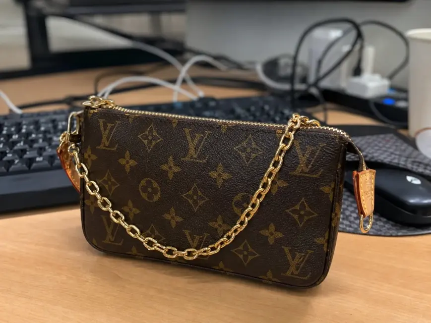 Pochette Accessoires M82766 photo review