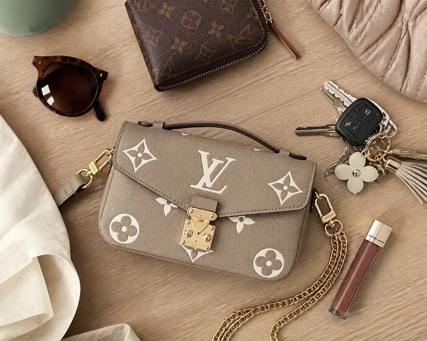 Pochette Metis East West M23081 photo review