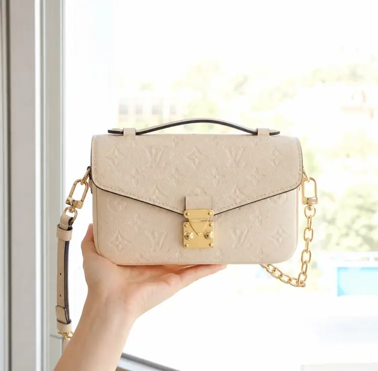 Pochette Metis East West M22942 photo review