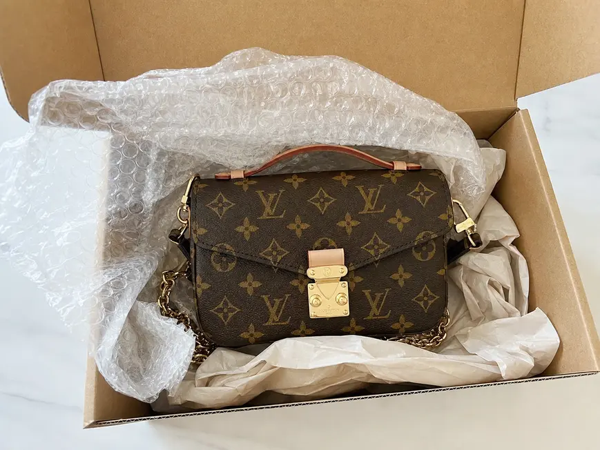 Pochette Metis East West M46279 photo review
