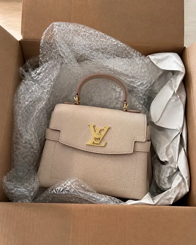 Lockme Ever Mini Handbag M21052 photo review