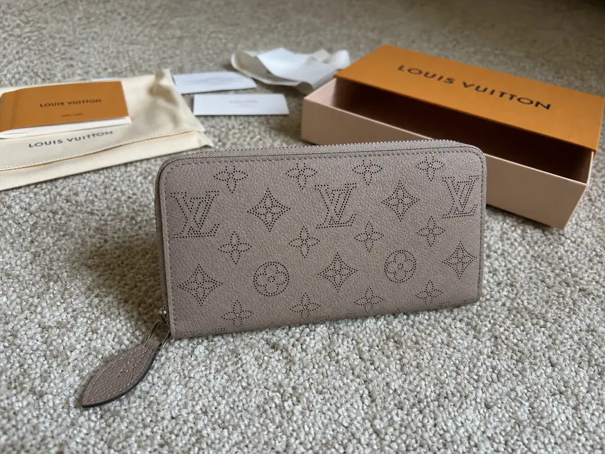 Mahina Zippy Wallet M69821 photo review