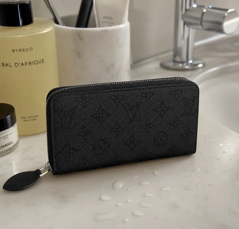 Mahina Zippy Wallet M61867 photo review