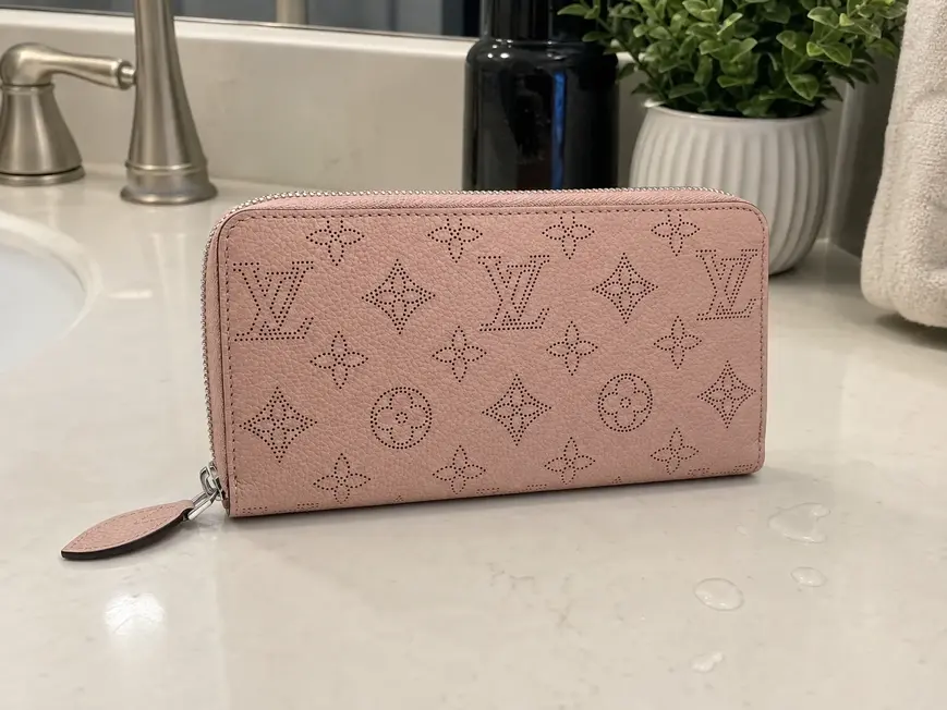 Mahina Zippy Wallet M61868 photo review