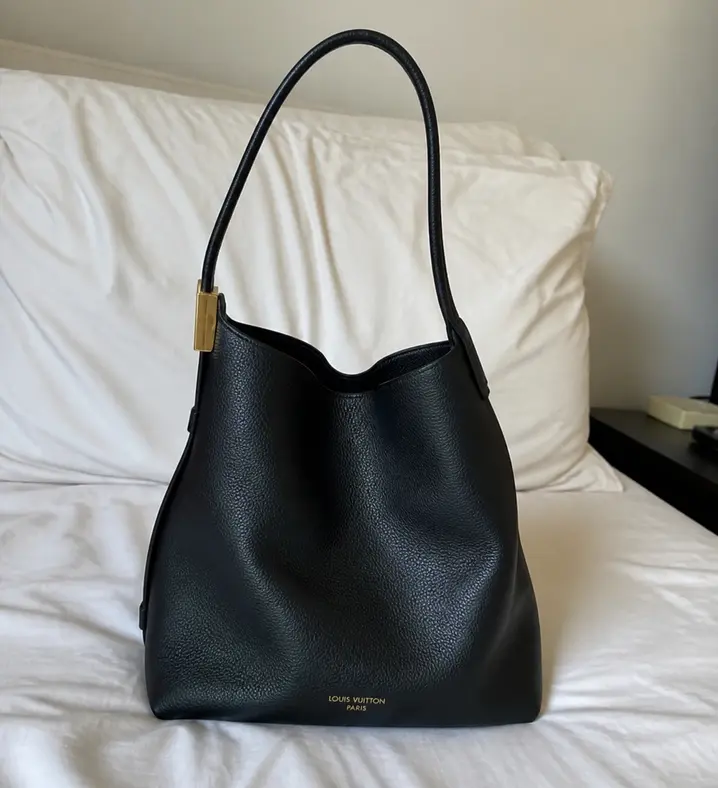 Leather Low Key Hobo PM bag-Black M23532-black photo review