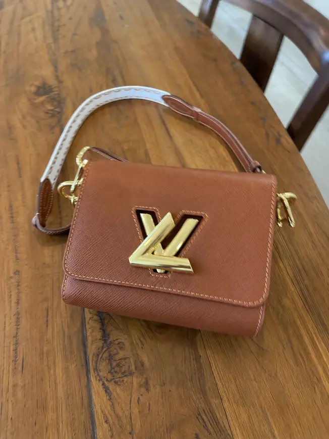 Twist EPI Traveler handbag PM-Brown M24758 photo review