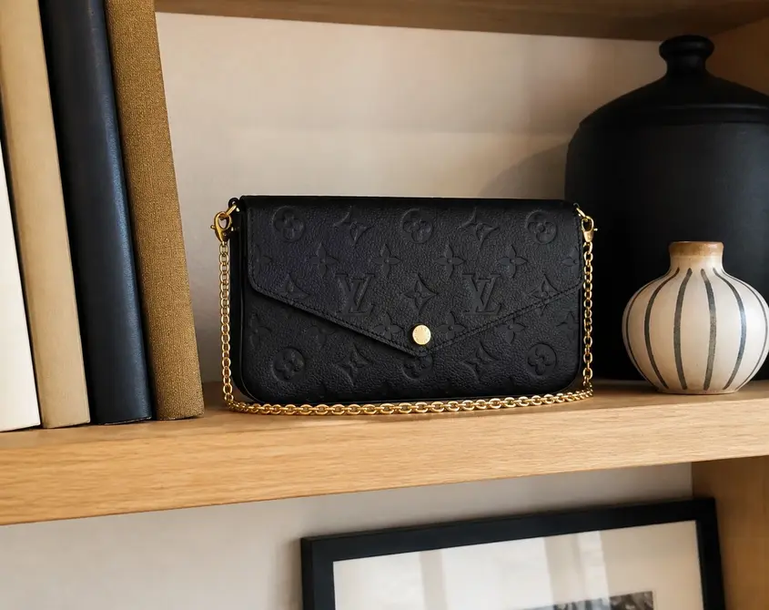 2020 Felicie Pochette-Black M64064 photo review