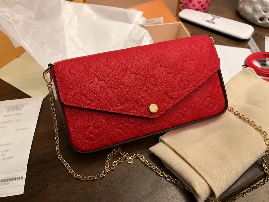 2020 Felicie Pochette-Cherry M64065 photo review