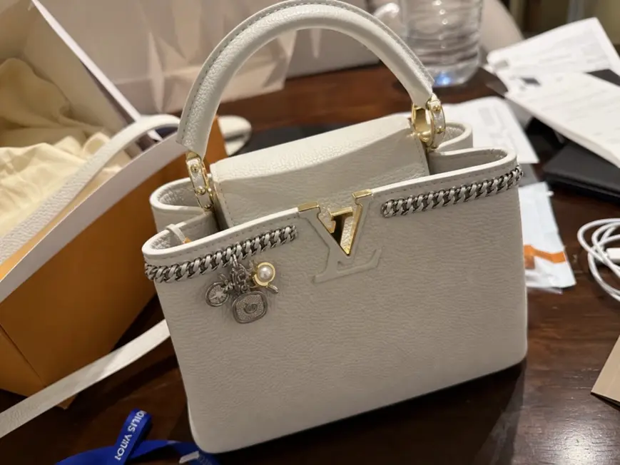 Taurillon Capucines PM-White M52963 photo review