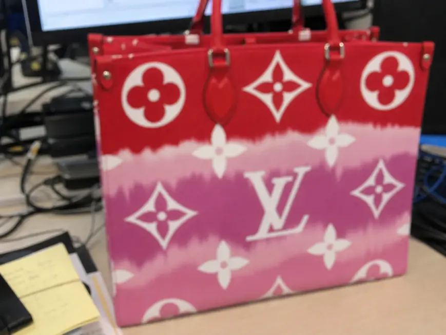 2020 LV Escale Onthego GM-Red M45121 photo review