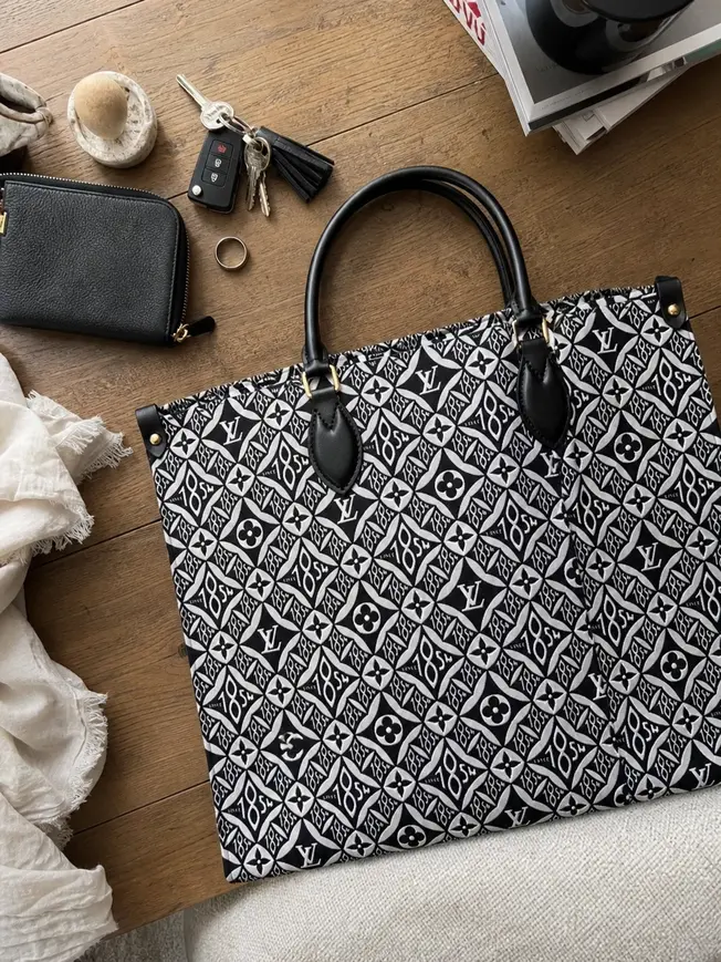 2020 Spring Onthego GM-Black M44576-2020-Black photo review