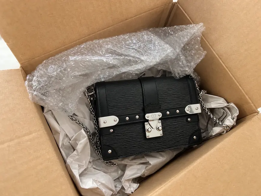 2020 Epi Cowhide Trunk Chain Wallet-Black M67507 photo review