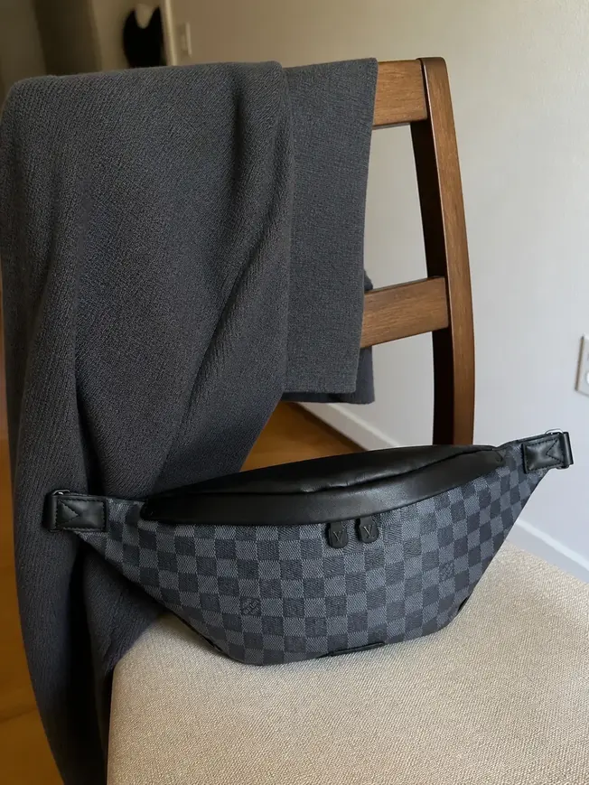 Damier Graphite Discovery Bumbag N40187 photo review