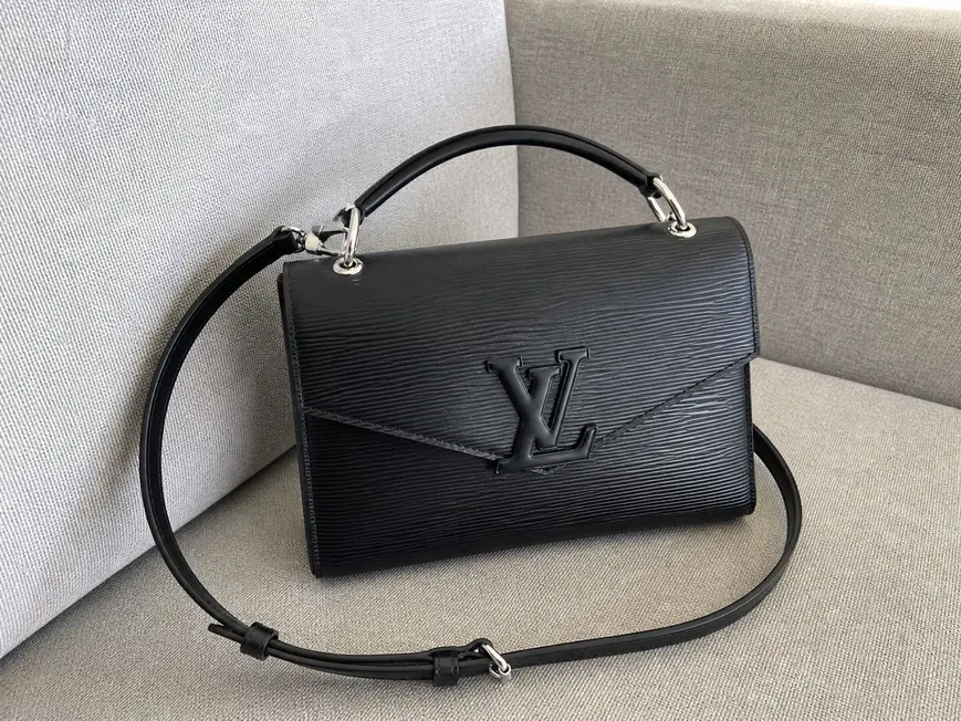 epi Grained Pochette Grenelle M55977 photo review