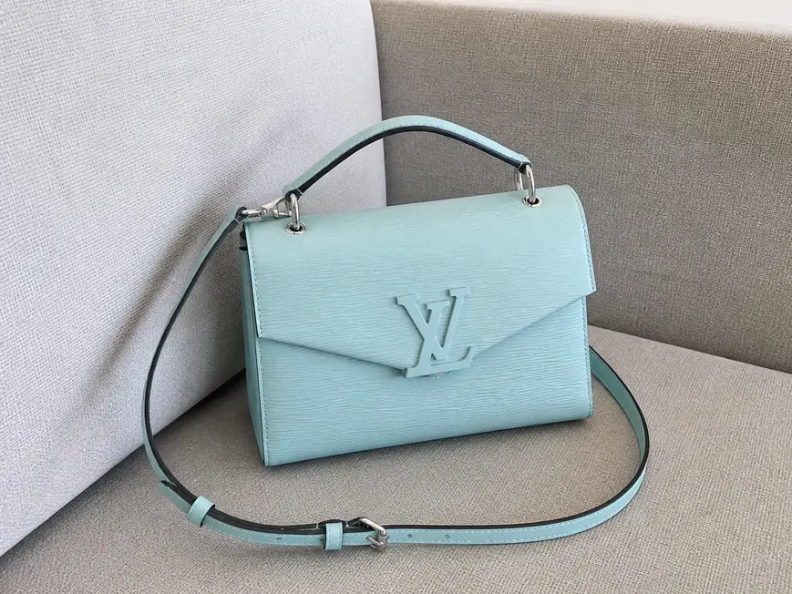 epi Grained Pochette Grenelle M559981 photo review