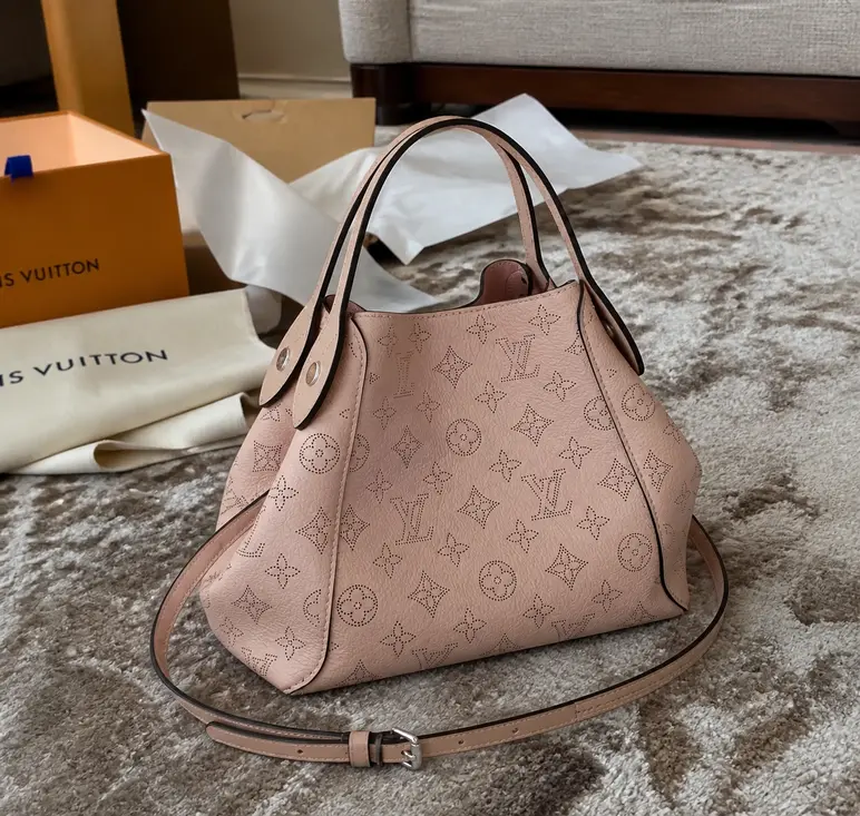 Mahina Leather Hina PM-Magnolia Pink M54353 photo review