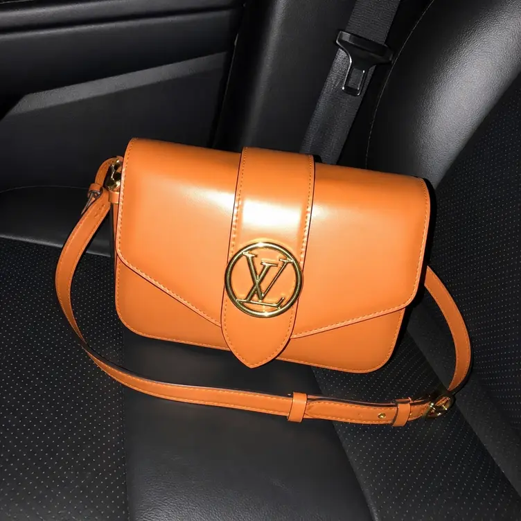 LV Circle LV Pont 9-Gold M55946 photo review