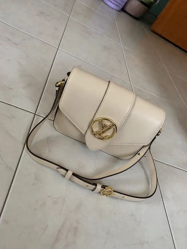 LV Circle LV Pont 9-Cream M55950 photo review