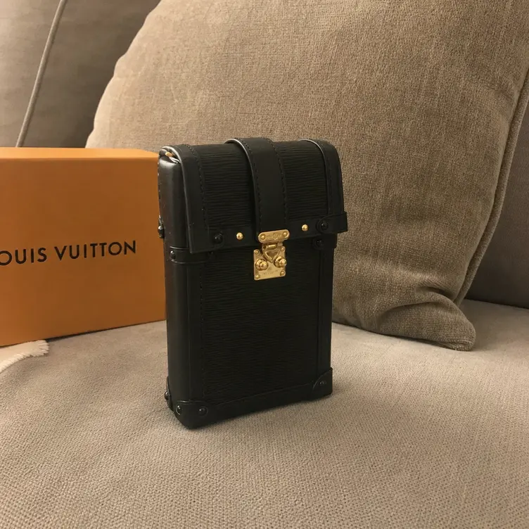 M67871 Epi Vertical Trunk Pochette M67871 photo review