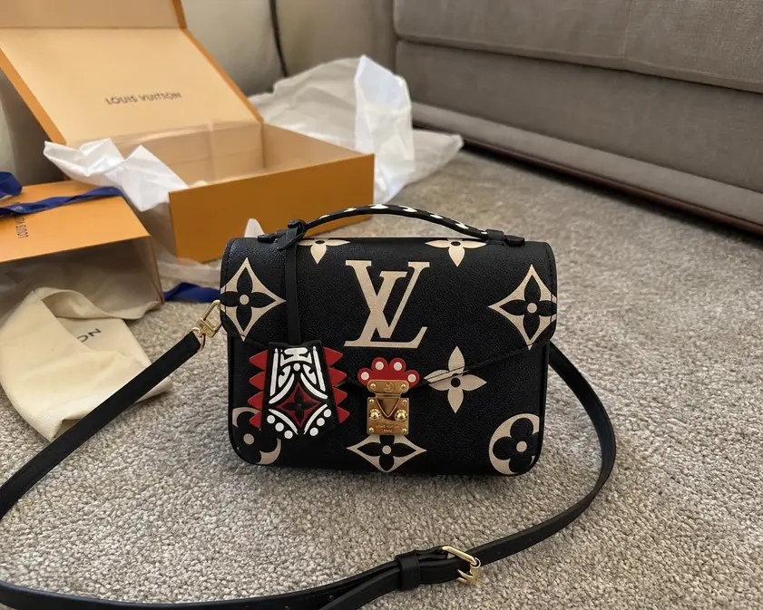 M45385 LV CRAFTY POCHETTE MeTIS-Black M45385 photo review