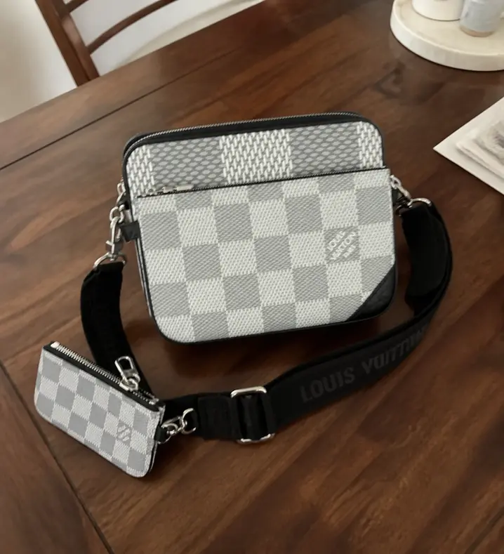 Damier Graphite TRIO MESSENGER N50027 photo review