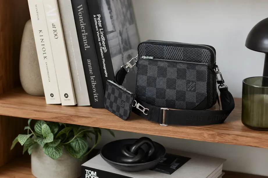 Damier Graphite TRIO MESSENGER N50017 photo review
