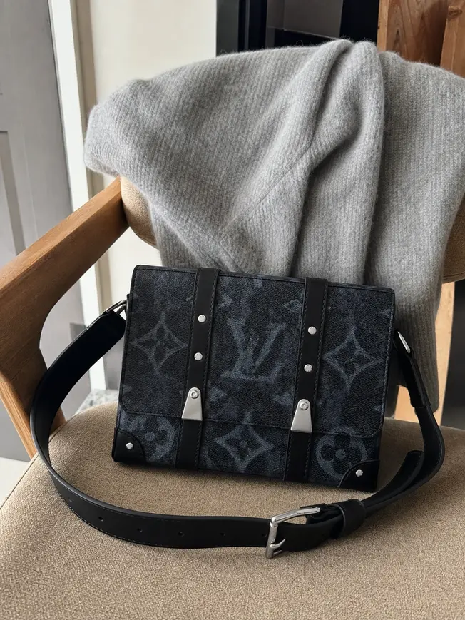 Monogram Pastel Noir TRUNK MESSENGER M57271 photo review