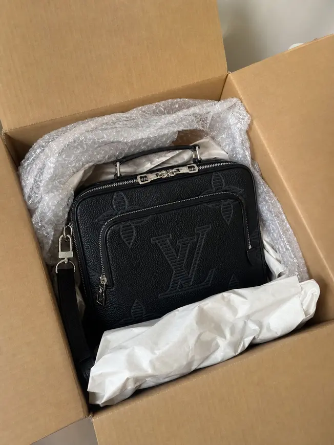 Monogram FLIGHT CASE M57287 photo review