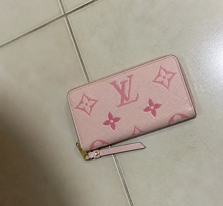 Summer 2021 Zippy Wallet-Rose Pink M80403 photo review