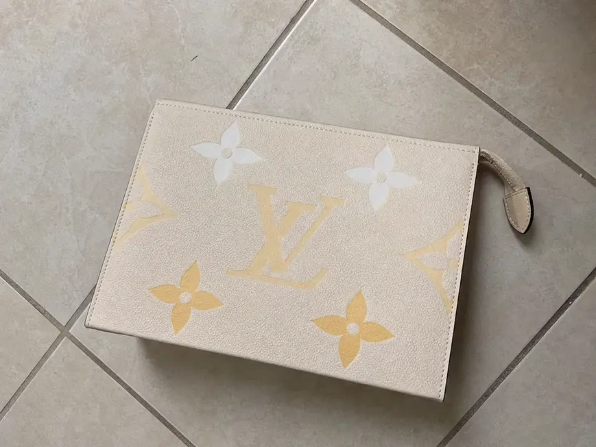 Summer 2021 Toiletry Pouch 26-Cream M80504 photo review