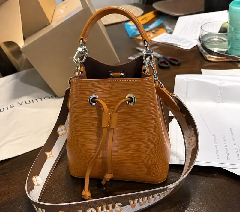 Epi Grained NeoNoe BB Bucket Bag-Honey Gold M57706 photo review